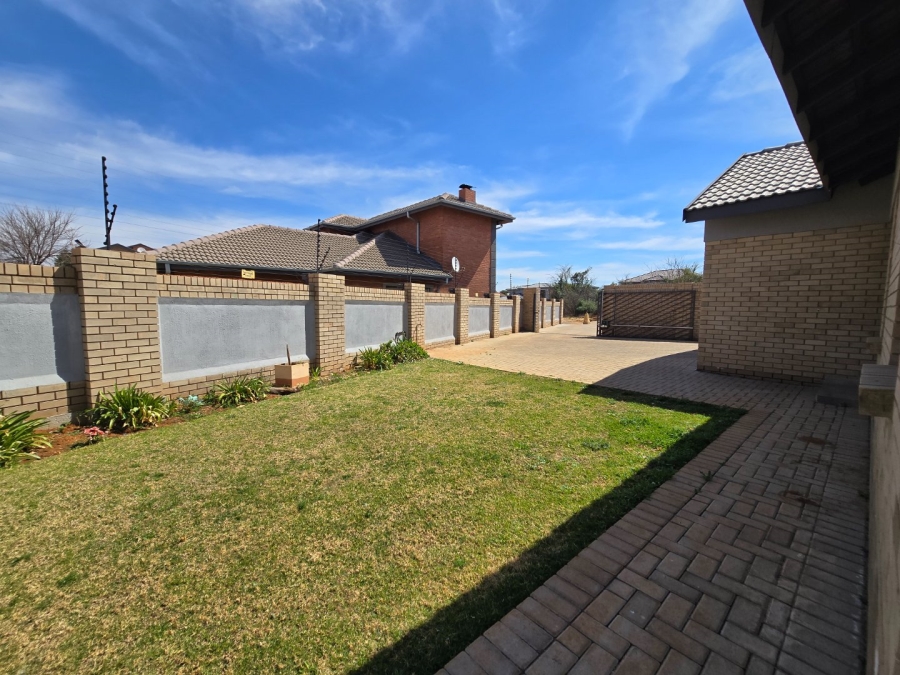 3 Bedroom Property for Sale in Van Der Hoff Park North West